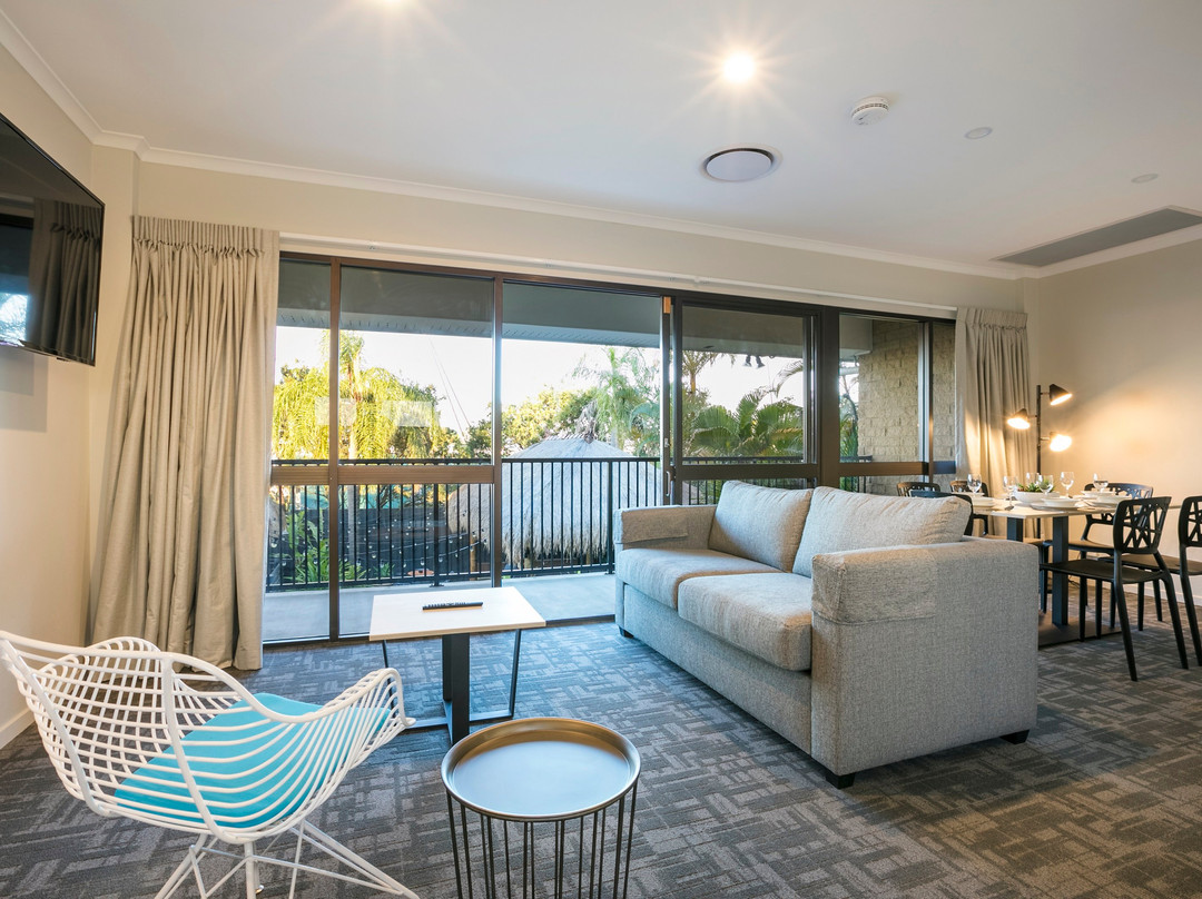 Nightcap at Kawana Waters Hotel主图