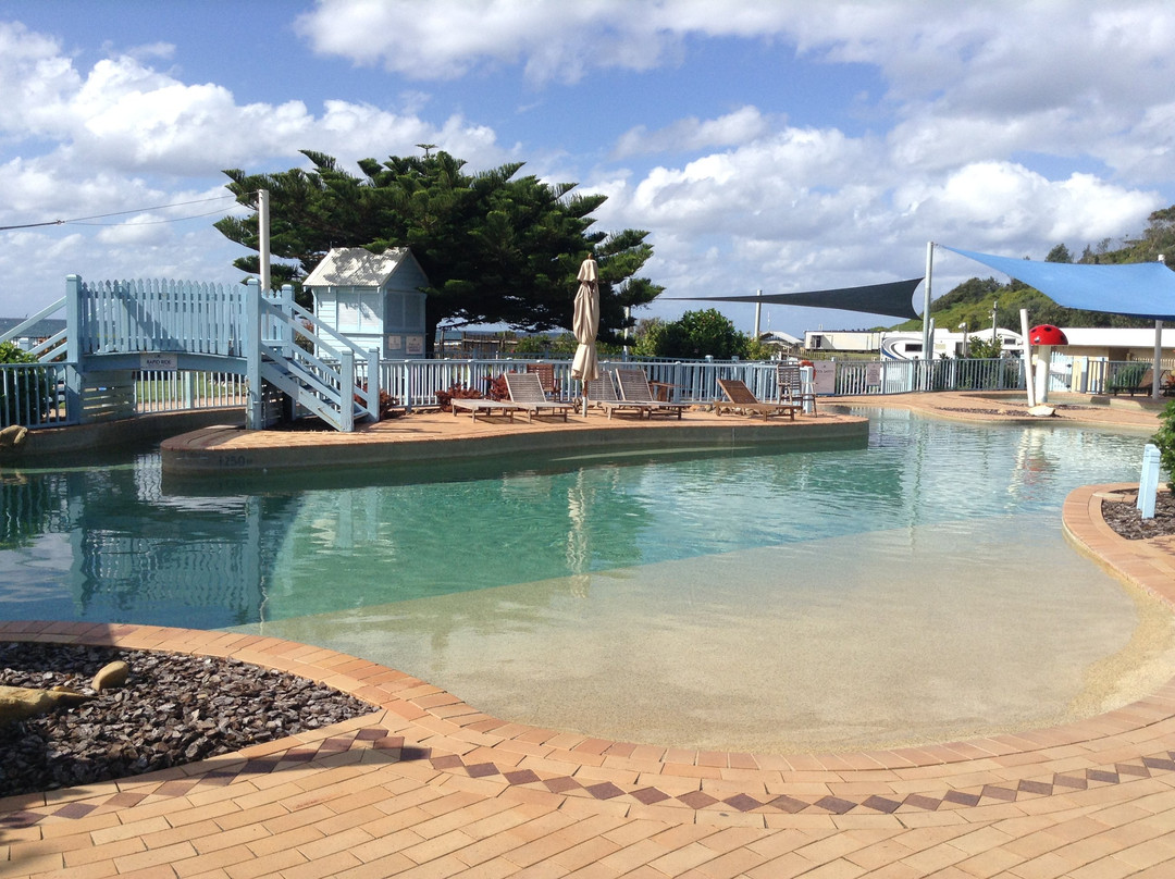 蓝礁湖海滩度假酒店主图