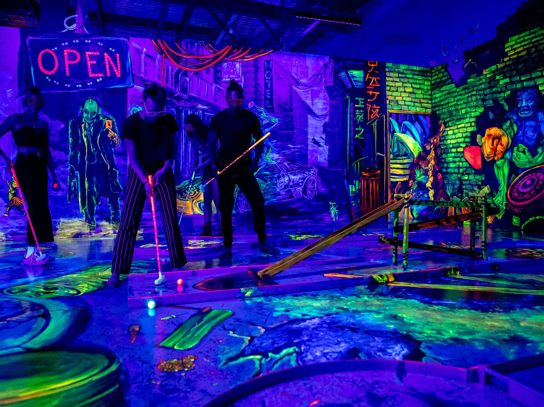 Glowing Rooms 3D Mini Golf, VR Escape Rooms & more-珀斯必去景点