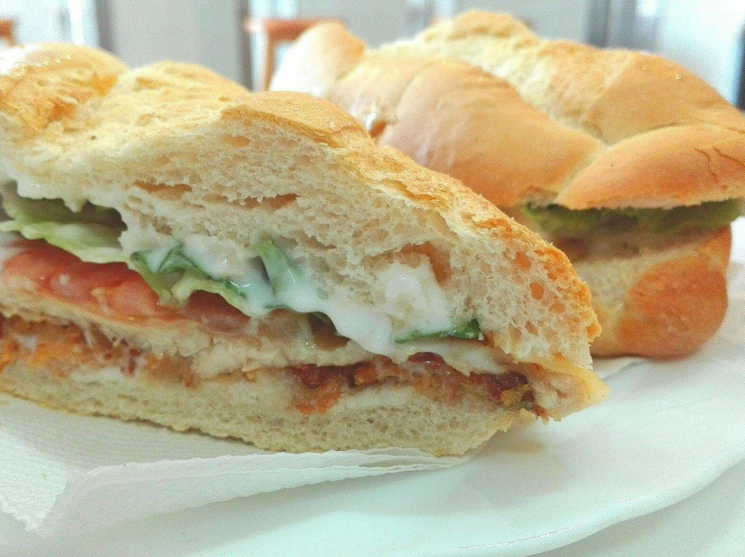 KM.5 Panadería Cafetería