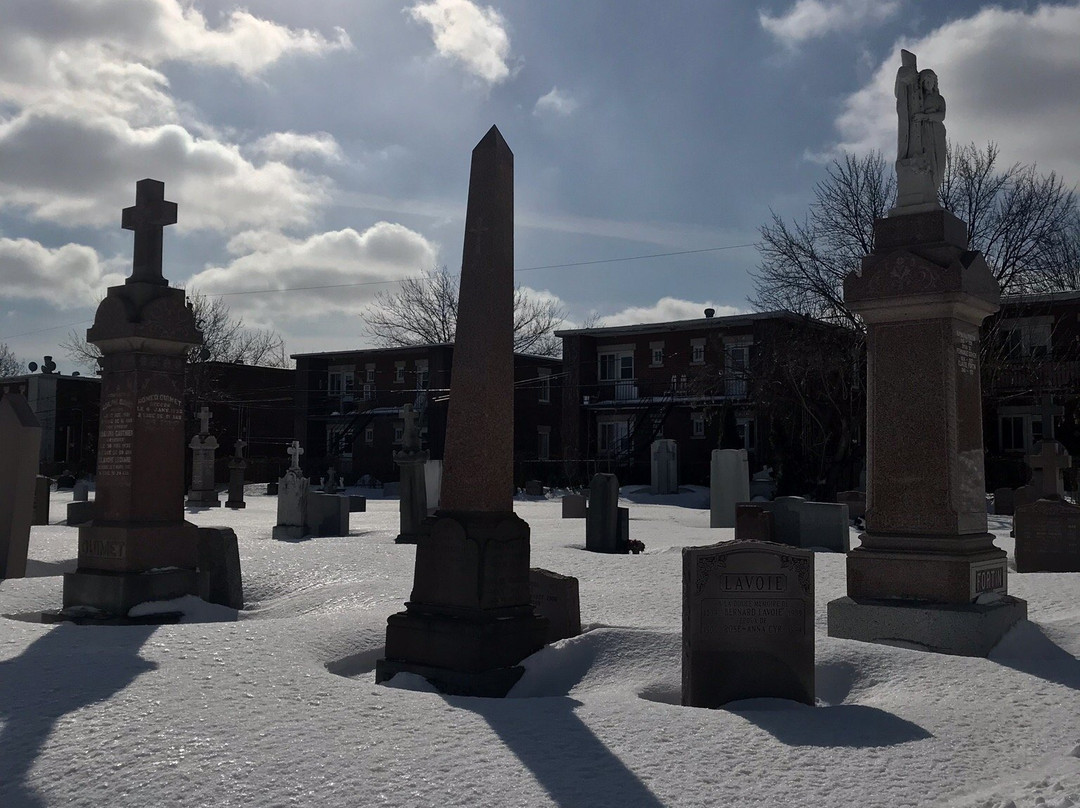 Saint Martin Catholic Church-拉瓦尔必去景点