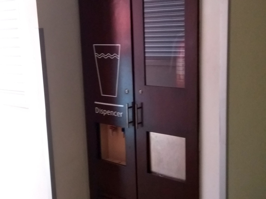 三宝垄爱玛瑞丝青年酒店主图