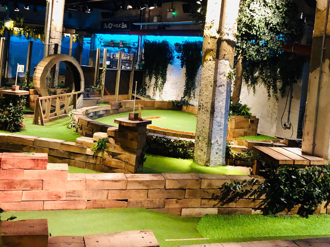 Swingers Indoor Virtual Golf Cafe景点图片