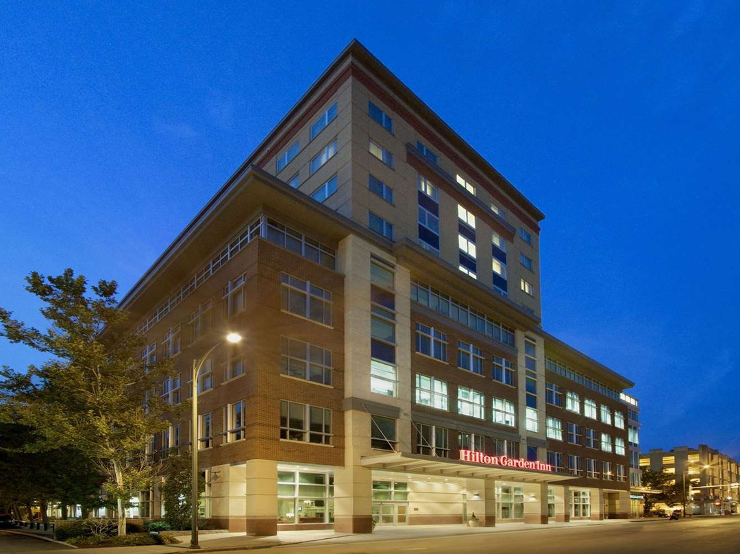 伊萨卡希尔顿花园酒店主图