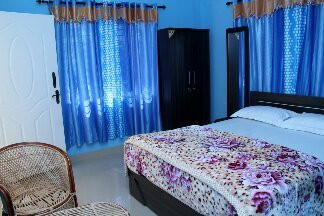 Aathishaya Holiday Inn主图