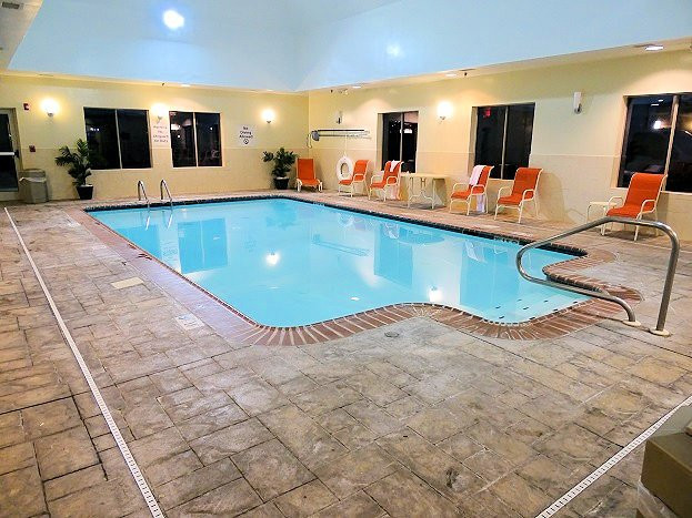 Holiday Inn Express & Suites Fredericksburg by IHG