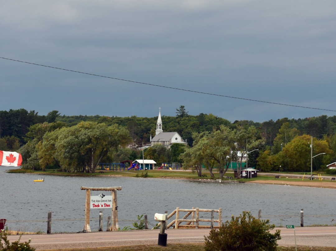 Ash Grove Inn Motel主图