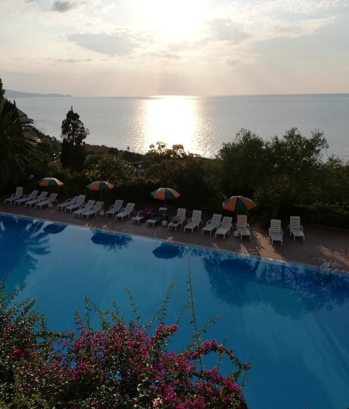 The Hotel Villaggio Capo Alaua主图