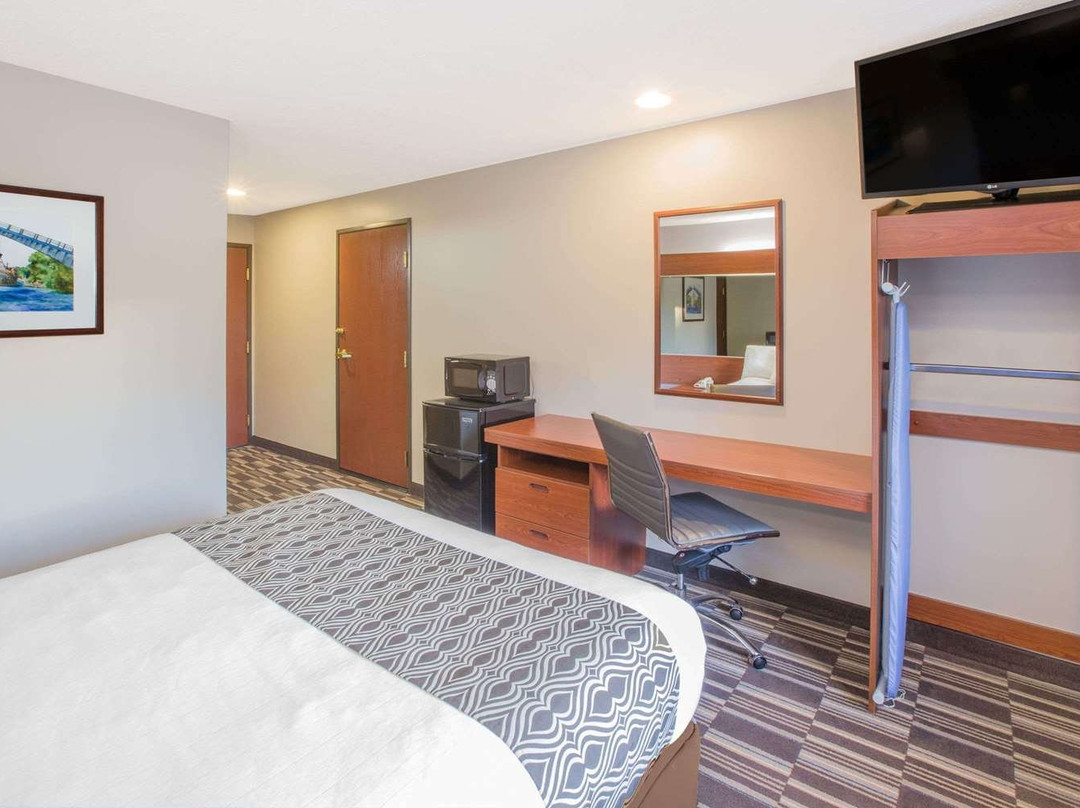 Microtel Inn & Suites By Wyndham Manistee主图