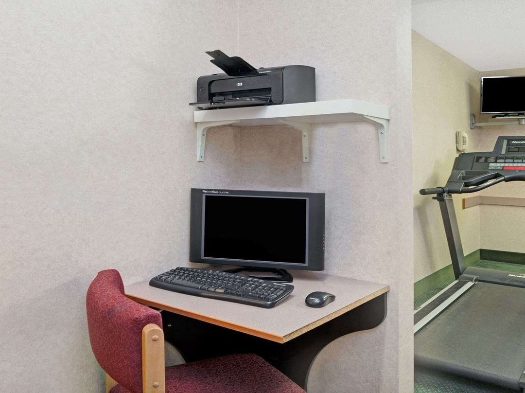 Red Lion Inn & Suites Elk Grove Village主图