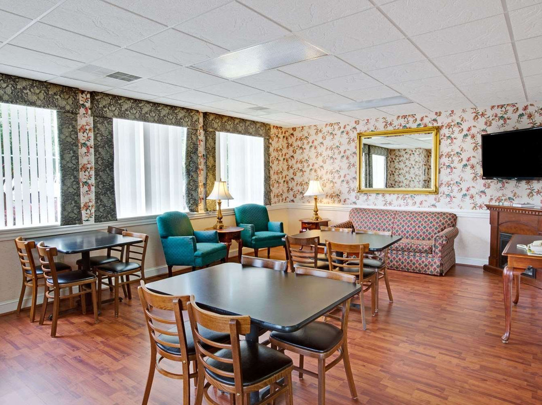 Super 8 by Wyndham Salisbury主图