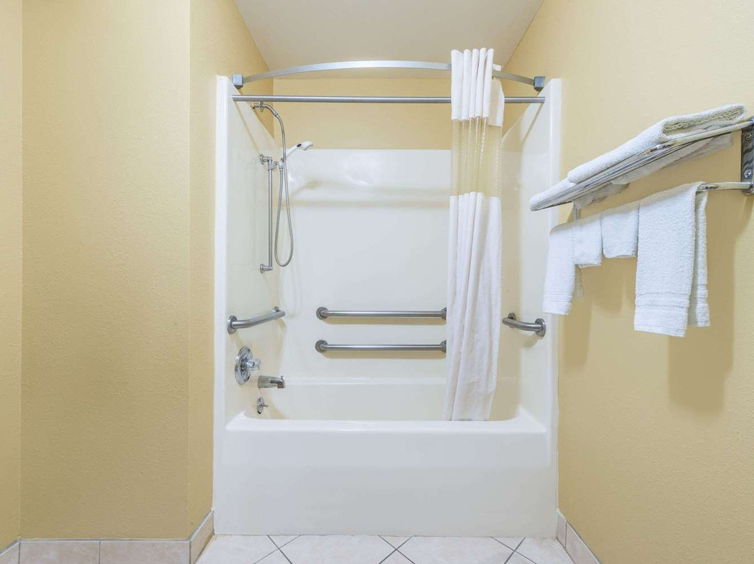 Super 8 by Wyndham Troy IL/St. Louis Area主图