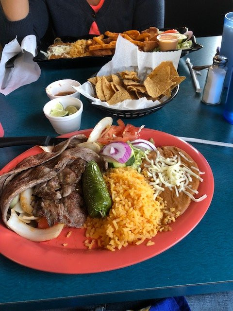 Round Lake餐馆和美食-Los Comales Round Lake