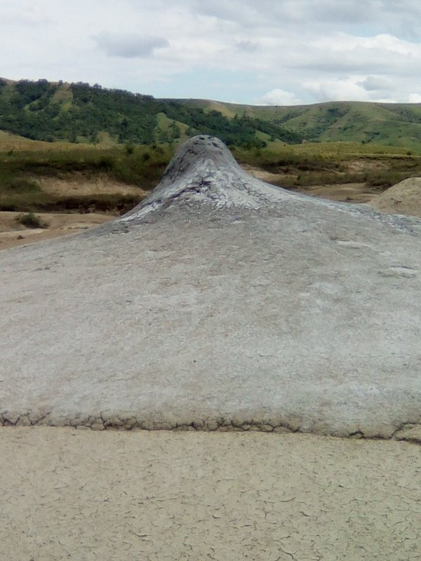 Berca Mud Volcanoes景点图片