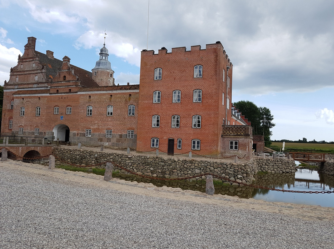 Broholm Castle景点图片