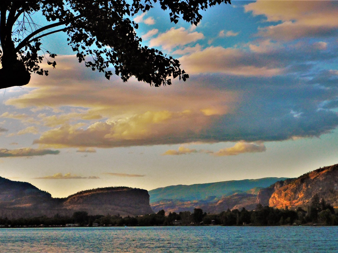 The Lakeside Resort主图