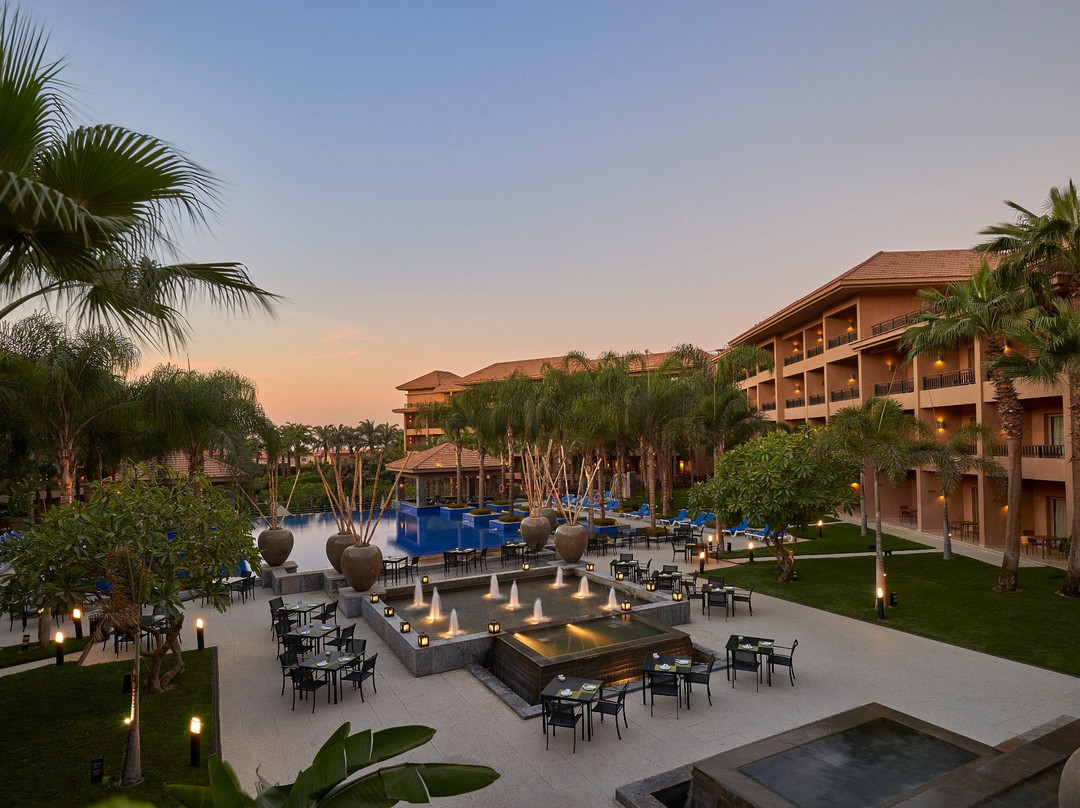 开罗朱斯萨尼湖景酒店主图