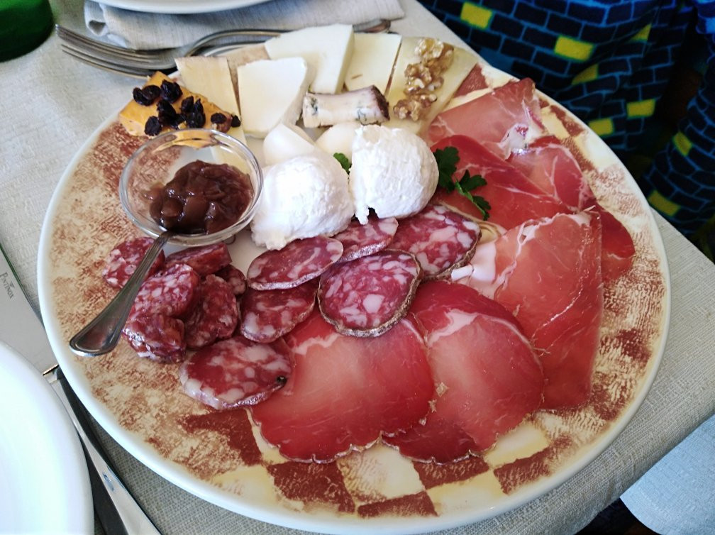 Rivisondoli餐馆和美食-La Portella
