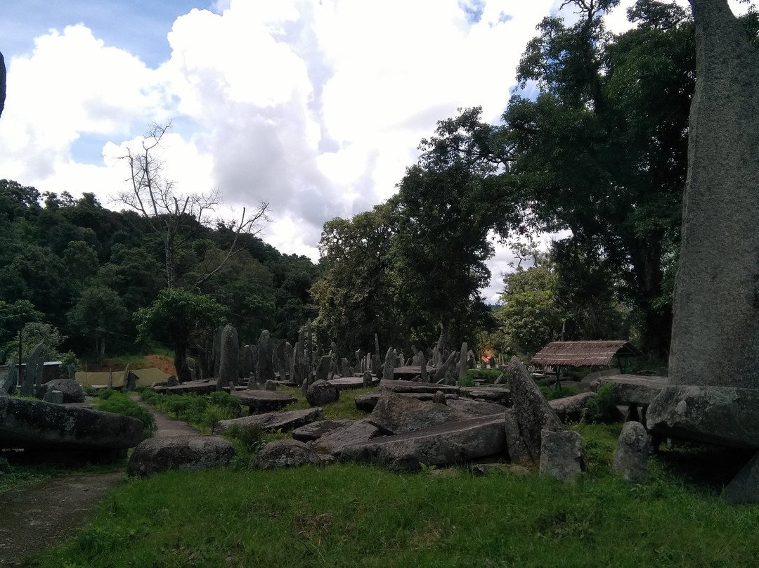 Nartiang Monoliths景点图片
