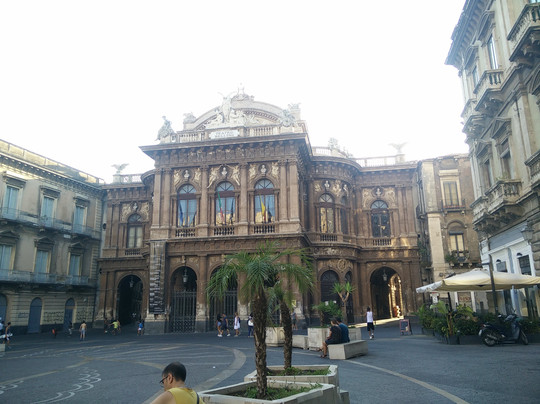 Piazza Vincenzo Bellini-卡塔尼亚必去景点