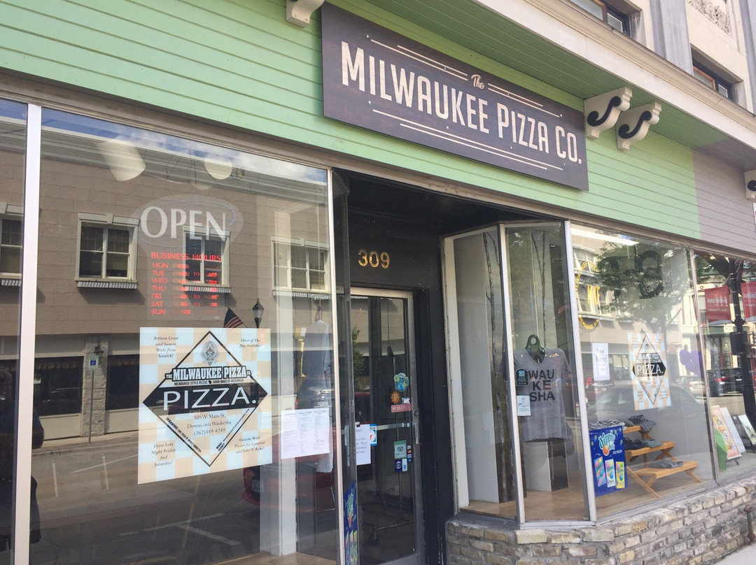 EB's Milwaukee Pizza Company