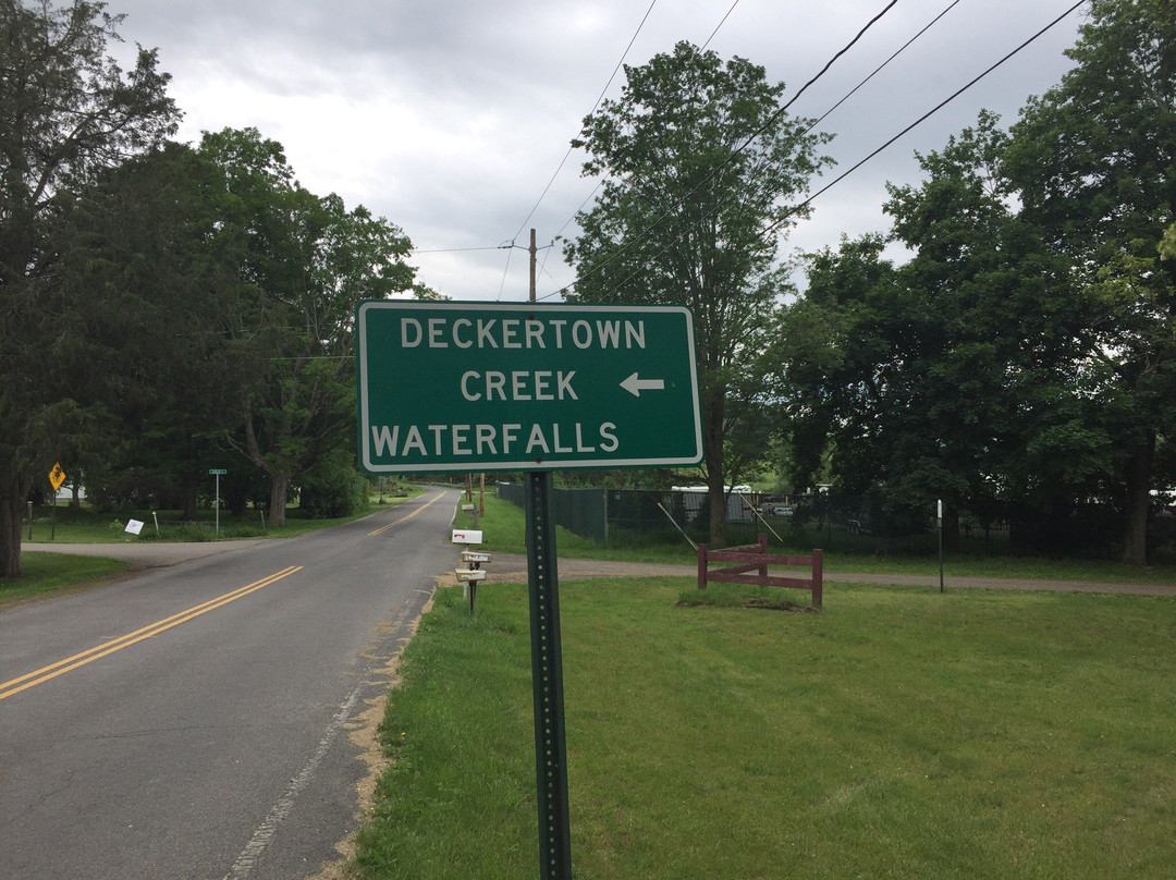 Deckertown Falls景点图片