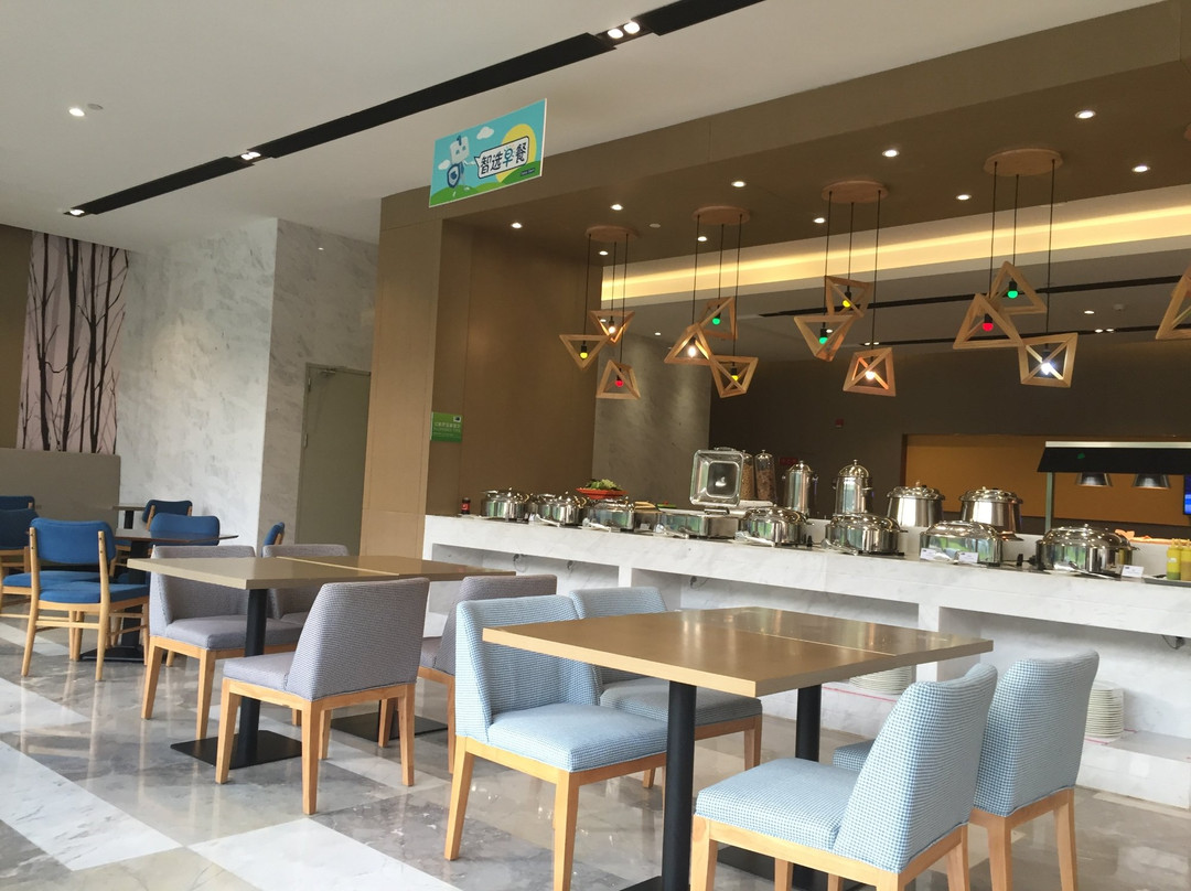 广州城市假期酒店(白云国际机场店）主图