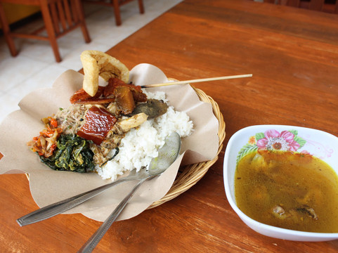 Warung Babi Guling Men Gede主图