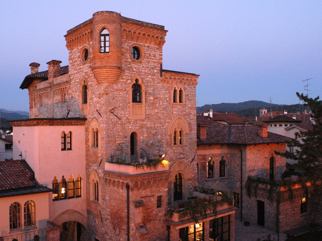 Castello Canussio景点图片