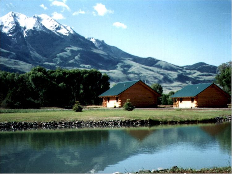 Yellowstone Country Cabins-官方