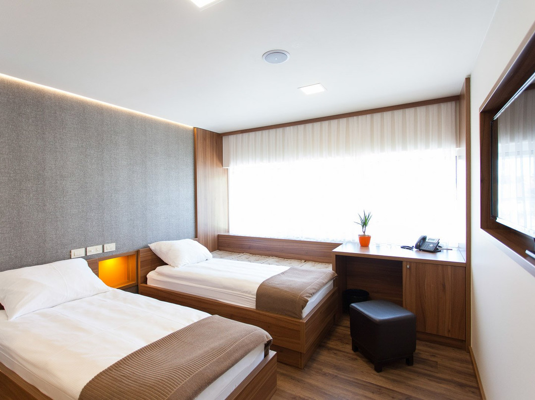 Pomaranča Hotel主图