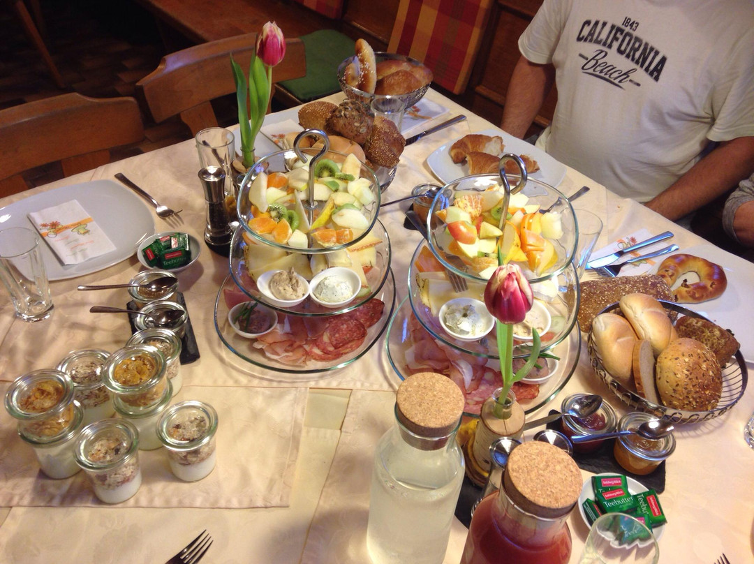 萨尔费尔登安斯特勒嫩米尔餐馆和美食-Gasthaus Brandlwirt