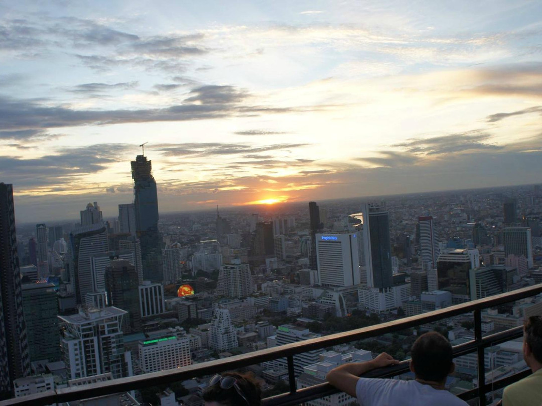 曼谷月亮酒吧-曼谷必去景点