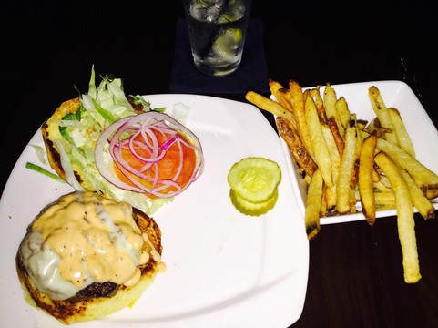 Southampton餐馆和美食-Steam Pub Southampton Pa