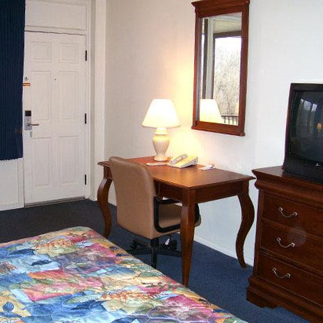 Magnuson Hotel by the River主图