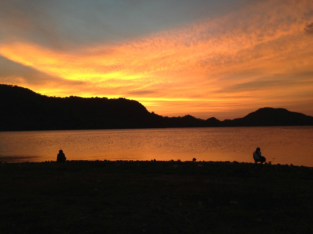 Sano Nggoang Crater Lake景点图片