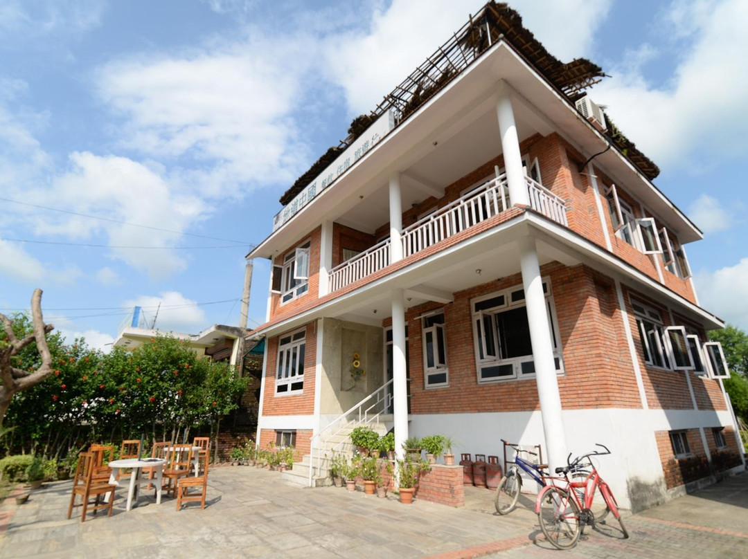 Sunflower Travellers Lodge