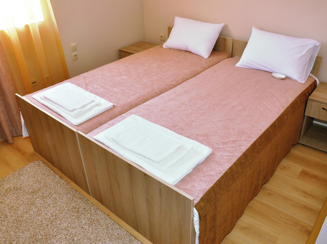 Kragujevac酒店住宿-Hotel Tri "O"