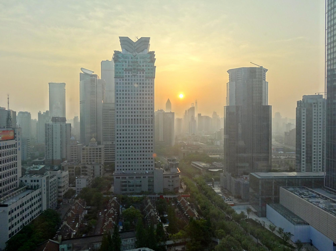 上海宏安瑞士大酒店主图