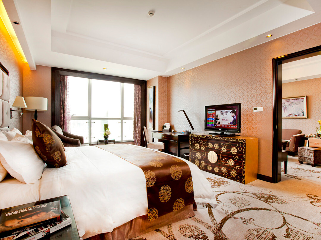 半岛凯豪大酒店主图