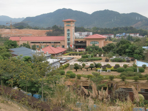 望谷温泉度假村主图