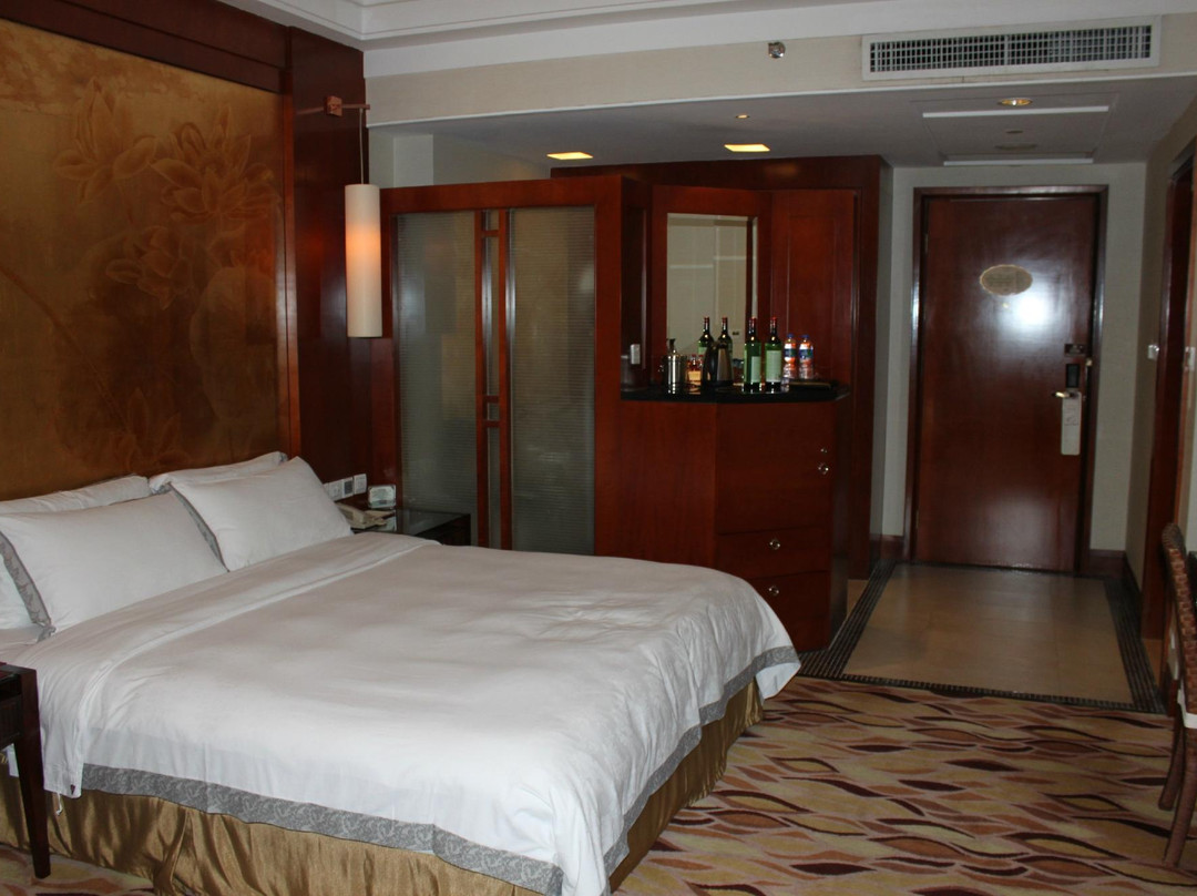 东莞塘厦三正半山酒店主图