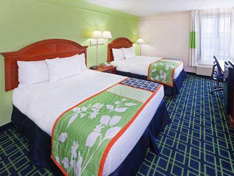 La Quinta Inn & Suites by Wyndham Tulsa Central