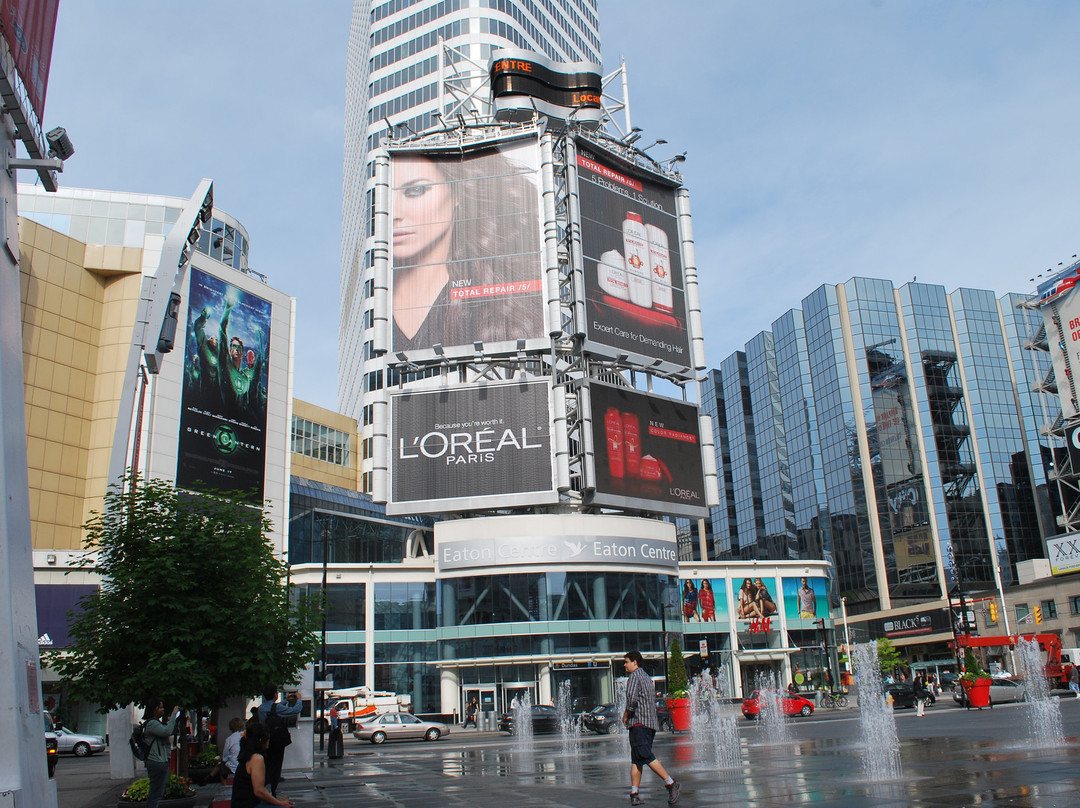 登打士广场-多伦多必去景点