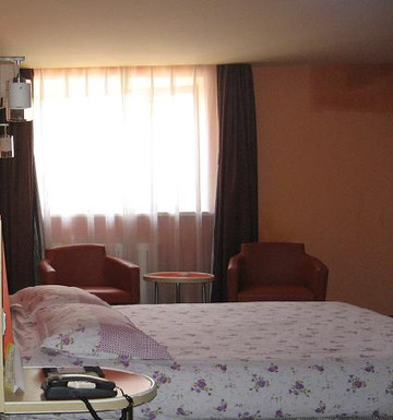 嘉虹酒店(上海国际旅游度假区川沙地铁站店)主图