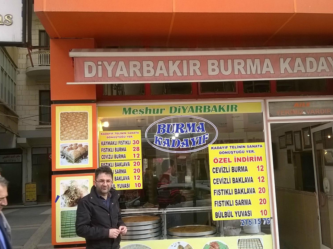 Akbayir餐馆和美食-Diyarbakir Burma Kadayif