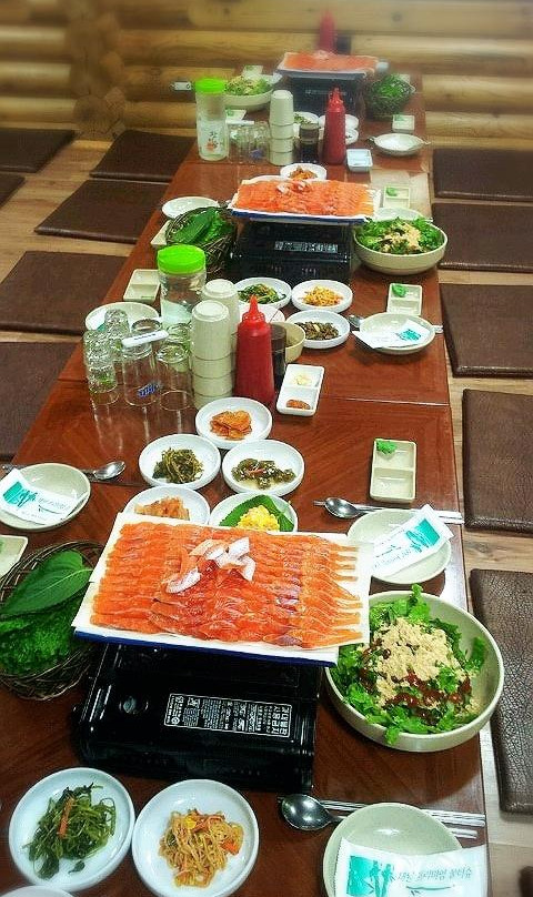 茂朱郡餐馆和美食-Songeomaeul