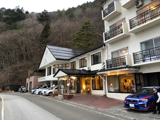 精进湖酒店主图
