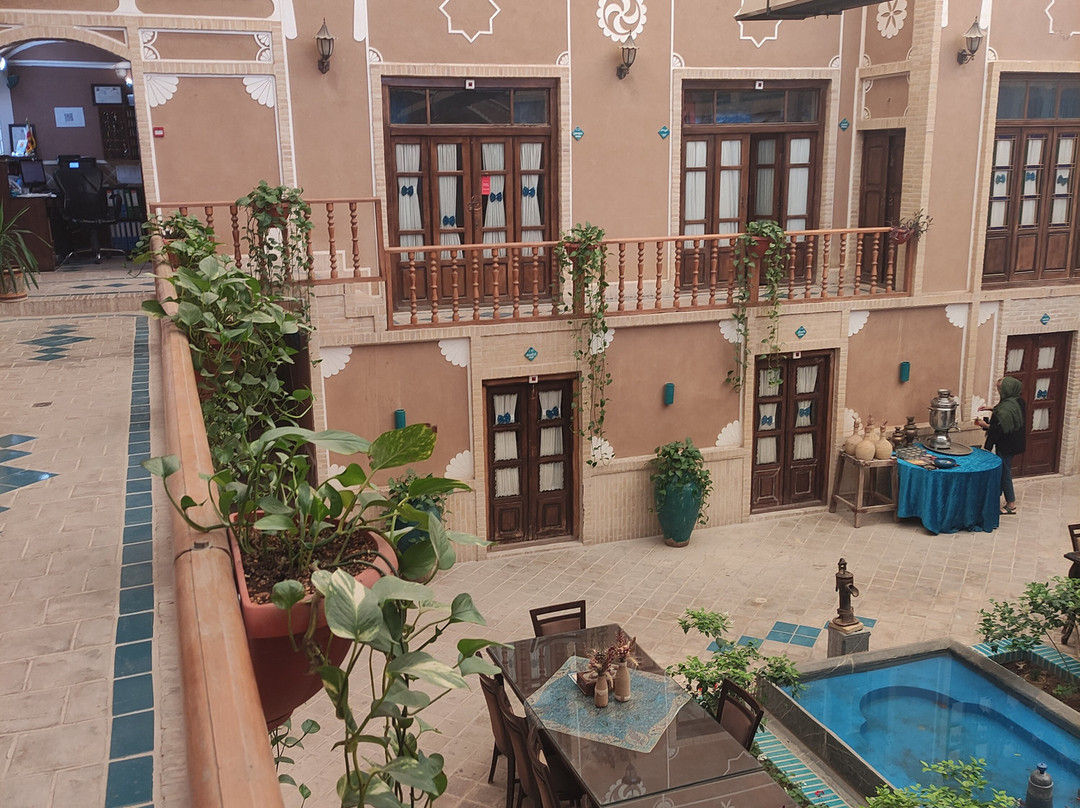 Firoozeh Traditional Hotel主图