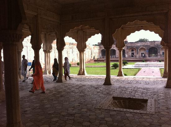 拉合尔古堡和夏利玛尔公园-拉合尔必去景点